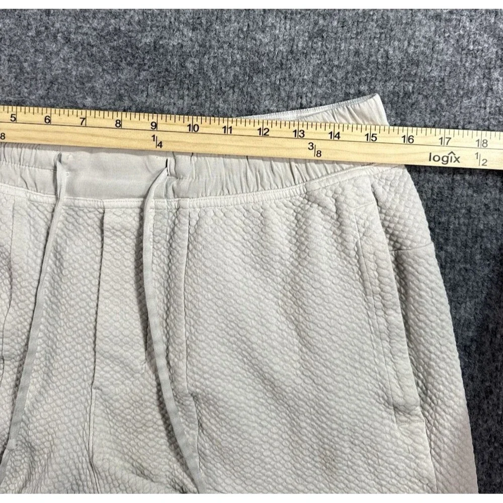 Lululemon At Ease Shorts 7” Bone Beige Waffle Knit Men’s Size Large